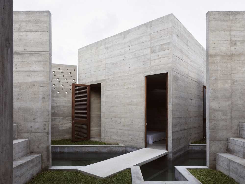 Vacation home like a Bunker. In Puerto Escondido the cement